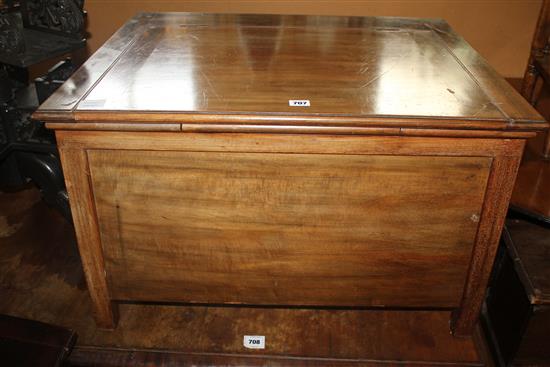 Mahogany commode table